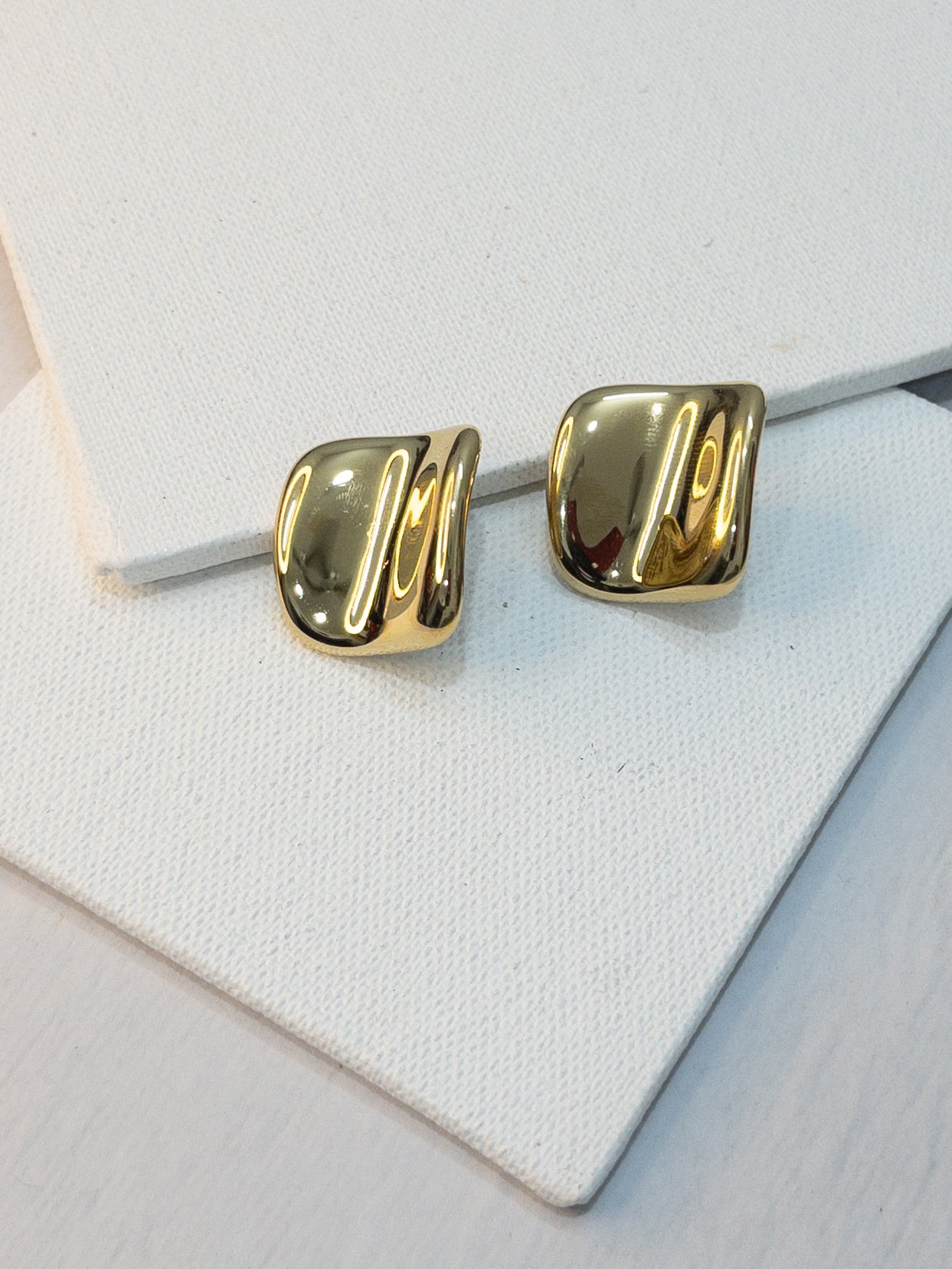 Wavy stud Earrings