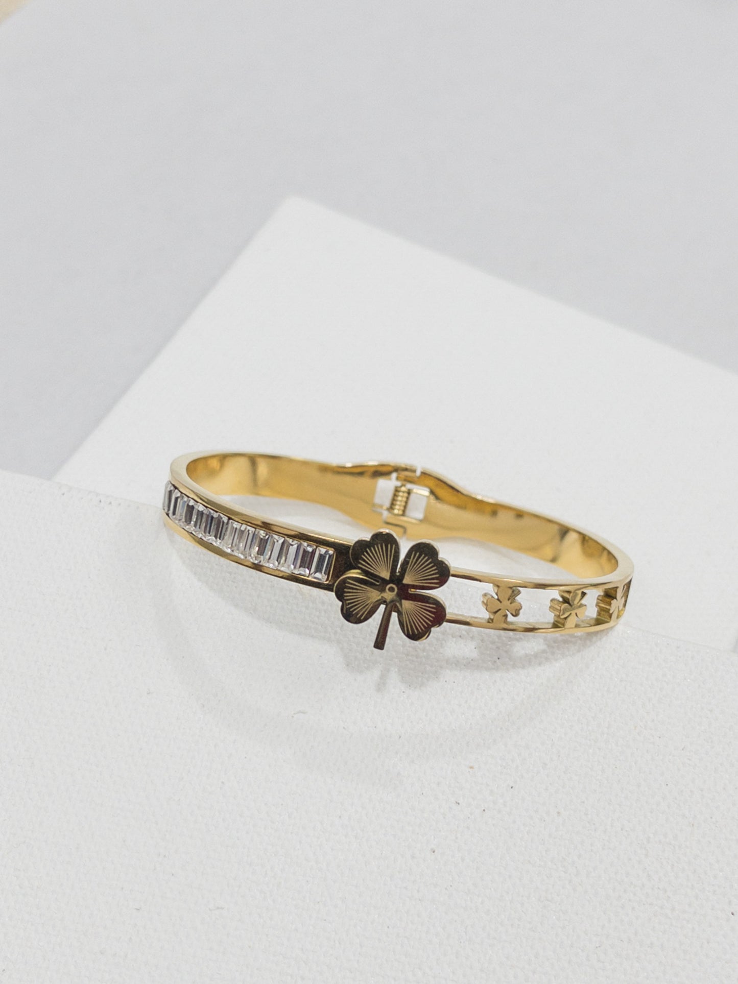 Leafy Zircon diamond Bracelet