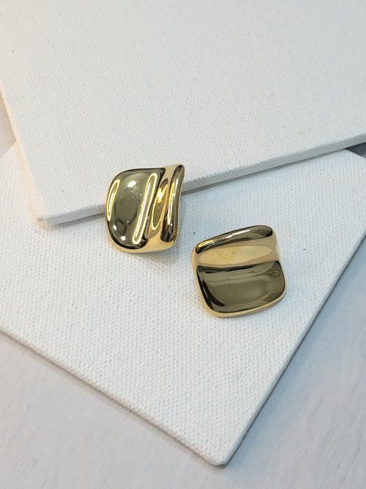 Wavy stud Earrings